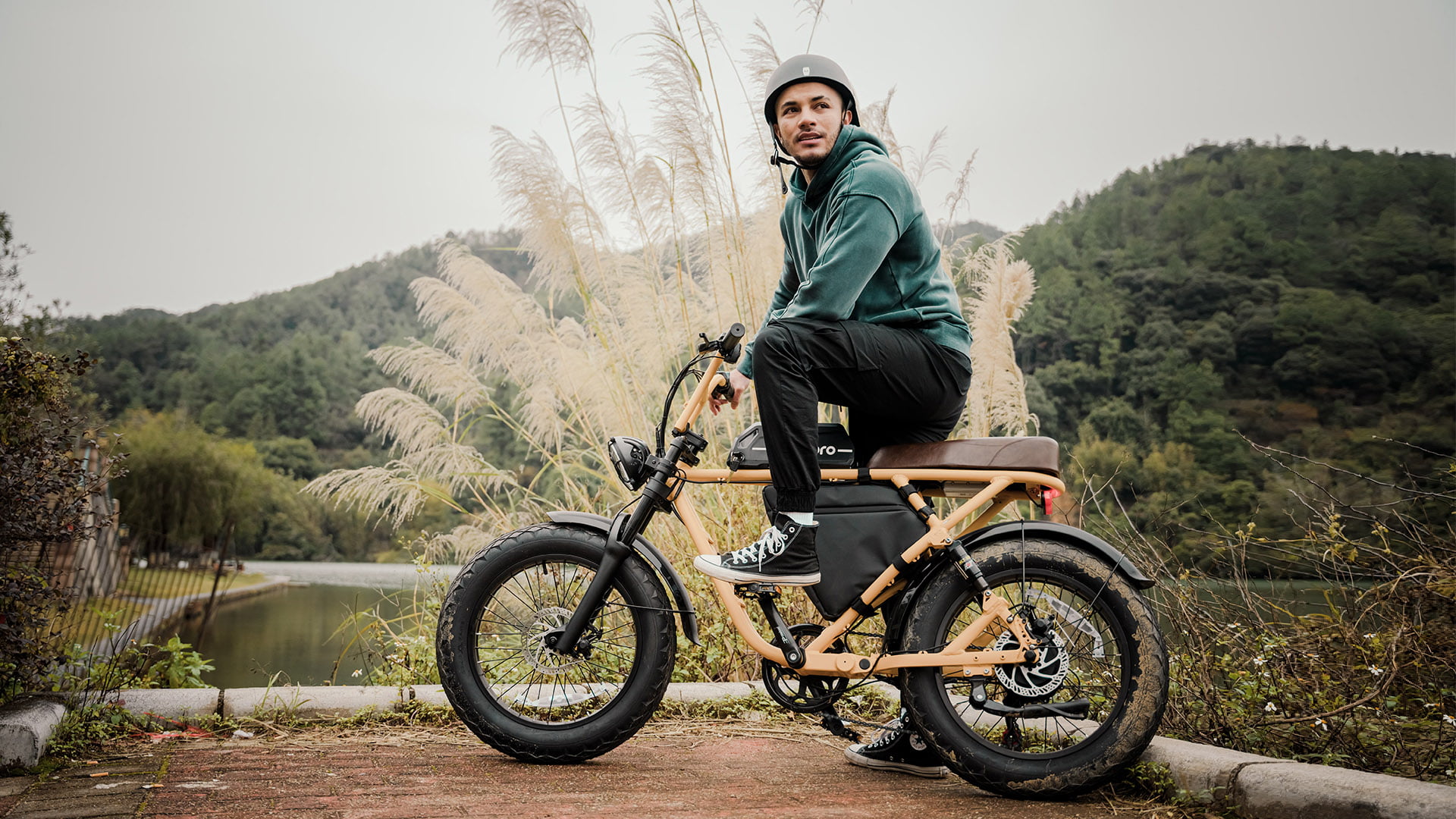 R1S Urban Cruiser Electric Bike with Lightweight and Durable Aluminum Alloy Structure
